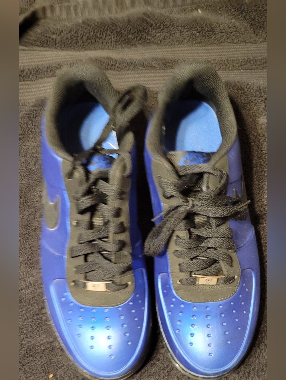 Nike Men’s Blue and Black Low-Top Sneakers